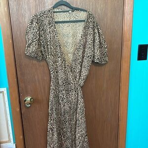 Elan cheetah print wrap dress size Large